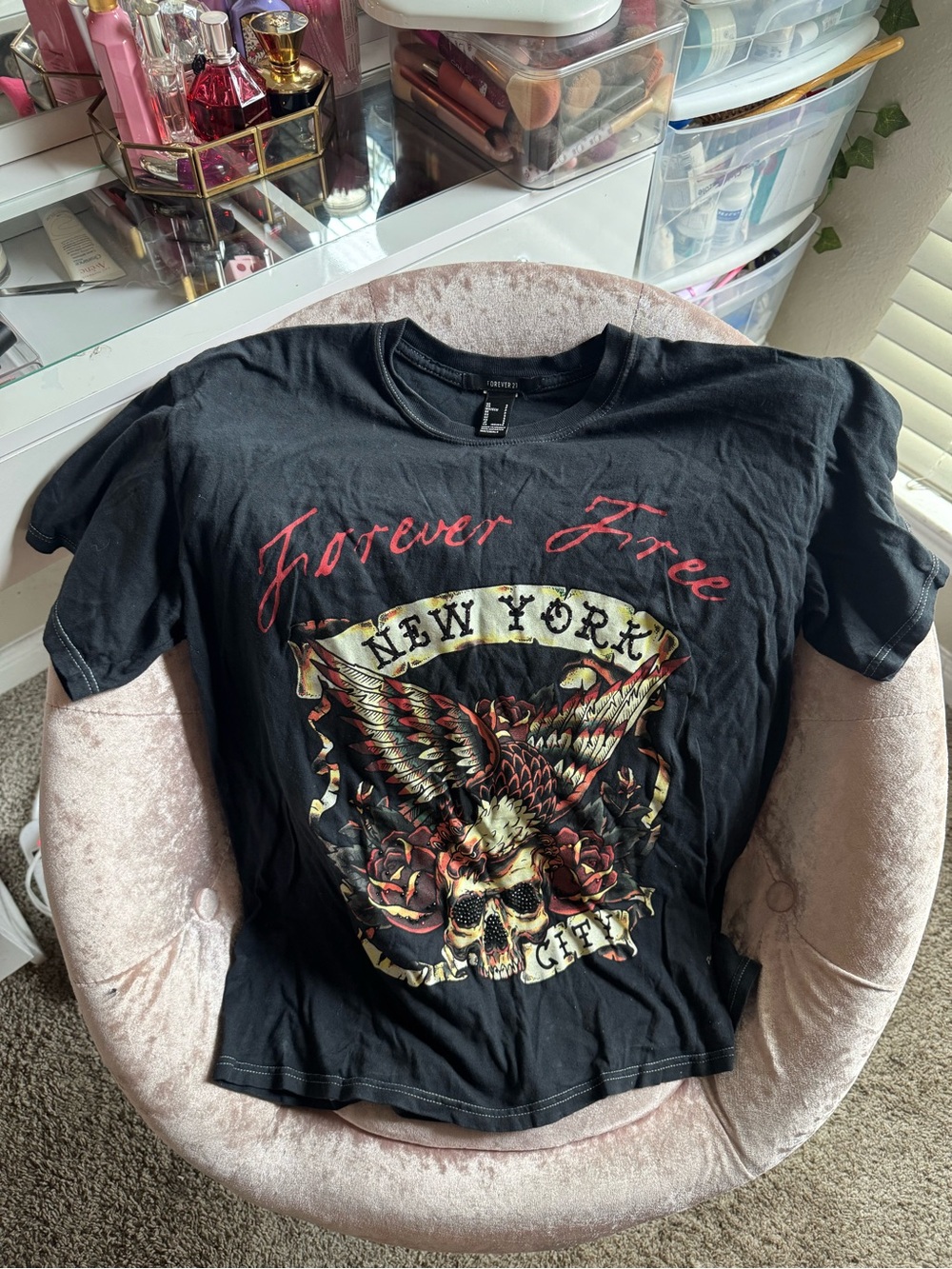 Forever 21 Black Graphic 'Forever Free' New York Tee with Red and Gold Artwork